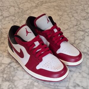 Nike Men's Red and White Sneakers